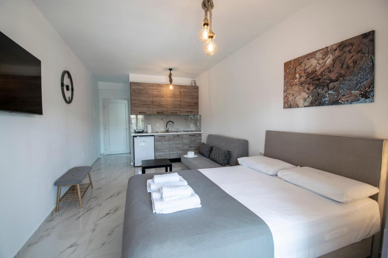 Nikiti Central Suites By Travel Pro Services - Nikiti Halkidiki ภายนอก รูปภาพ